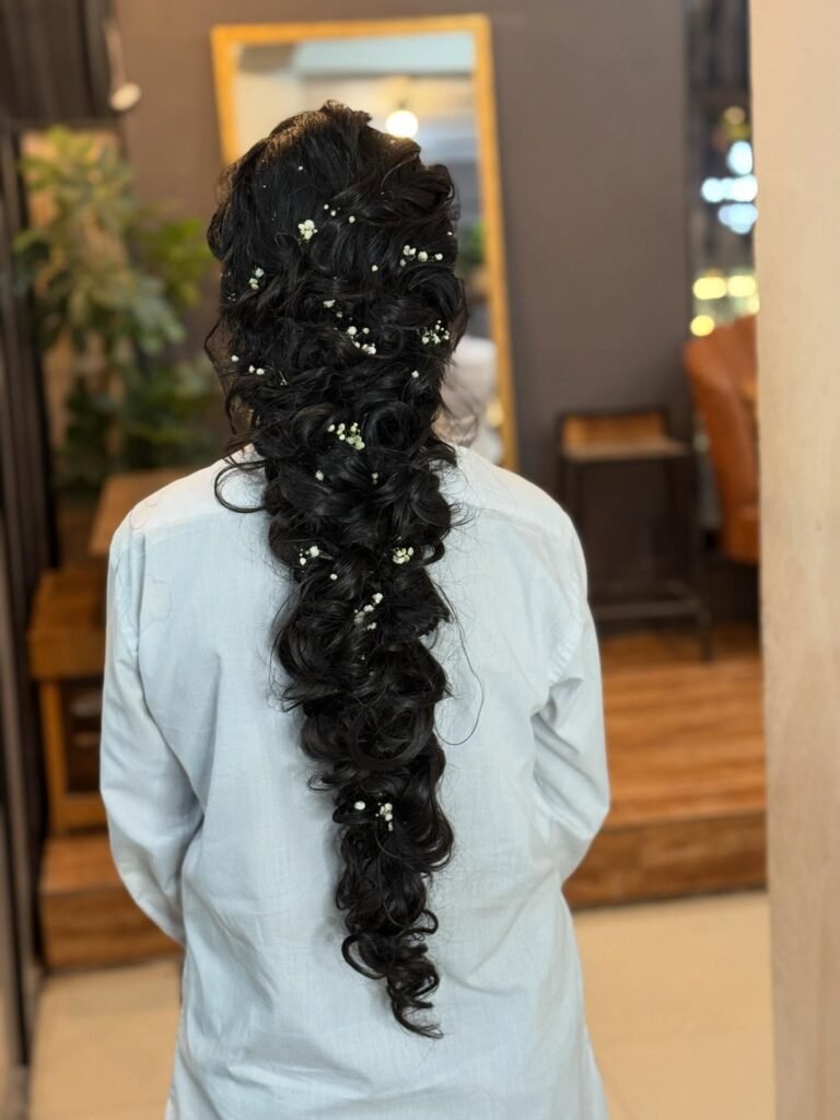 Apex Maria’s Salon — Ladies is a women-focused beauty salon located on the first floor of Uhad Tower near Phase 3 Chowk, Hayatabad, Peshawar. The salon promotes